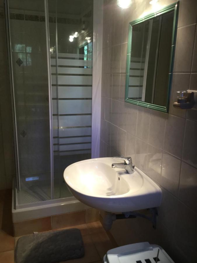 Appartement Dans Un Mas Provencal อิสทร์ ภายนอก รูปภาพ